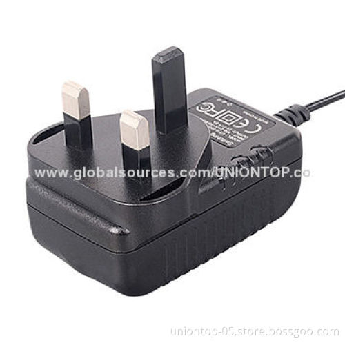 CE/FCC 6W 5V/1A Wall-mount Universal Travel Adapters with Different Interchangeable Plugs